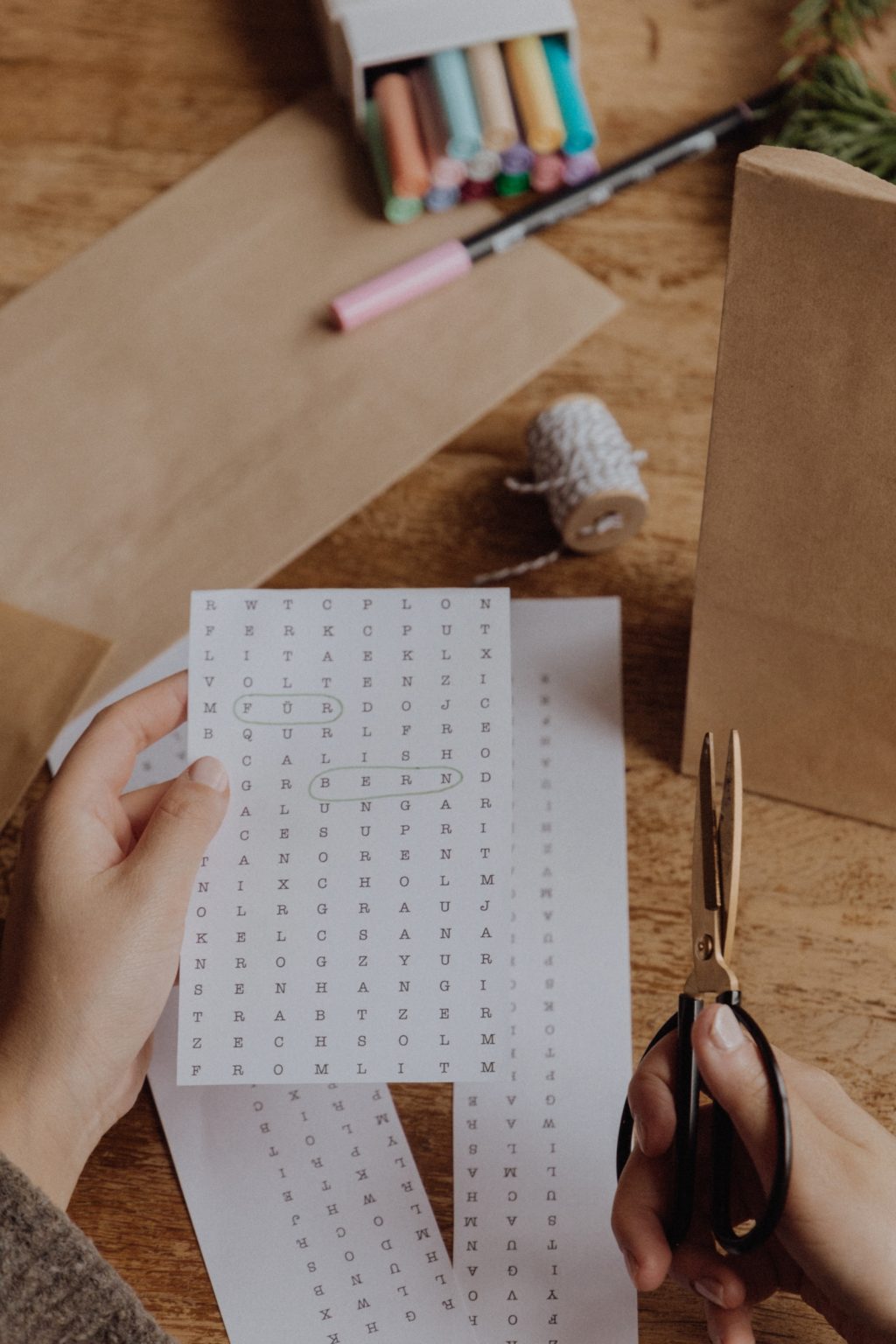 DIY | Geschenke verpacken mit dem Printable Buchstabenrätsel- LINHÉ